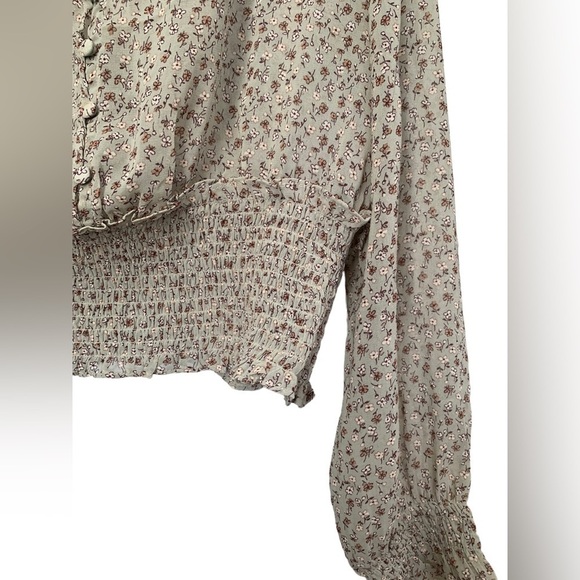 Sheer Floral Cropped Blouse - Picture 3 of 6